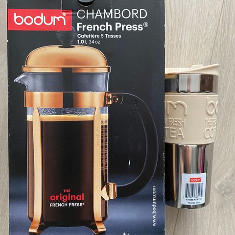 1 x Bodum presskanne til kaffe (1 L), kobber. Og 1 x Bodum termokopp (3,5dl).