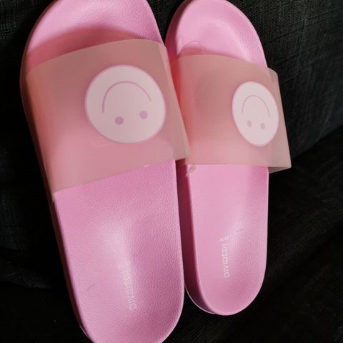 Nye rosa slipperser selges