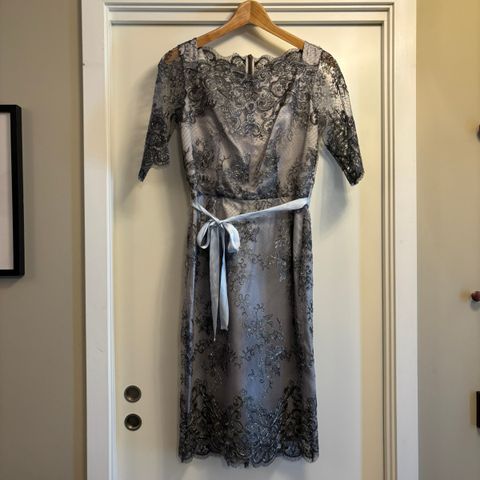 Sølv/grå kjole str S-M