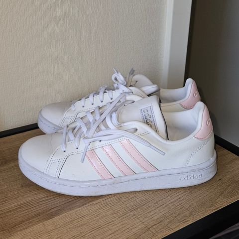 Adidas cloud comfort str 37 1/3 brukt 2 ganger