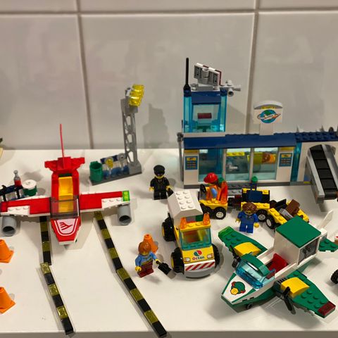 Lego Juniors 10764 City Central Airport