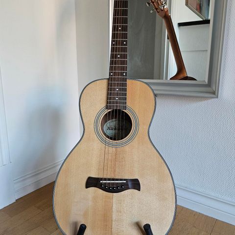 Richwood Master håndlaget Parlour gitar P40