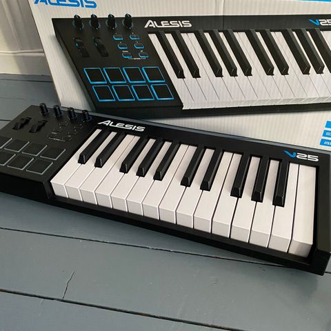 Alesis V25 som NY!