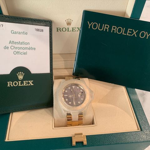 Rolex Yacht-Master 40 med sort MOP skive selges