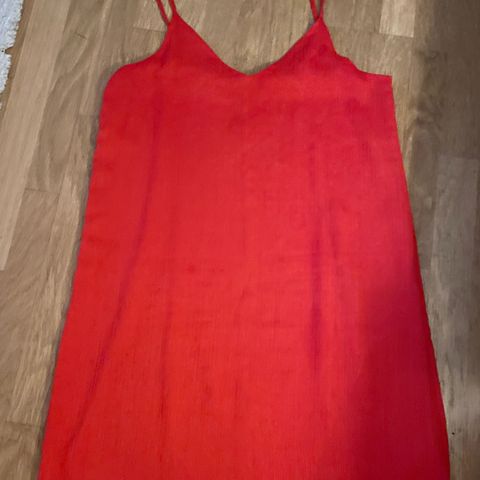 Lekker rød kjole ca L. Dansk Design fra Storm& Marie🍃🌸🍃