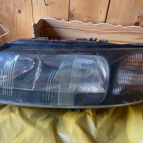 Volvo front lykter selges. Xc70 2001-2007