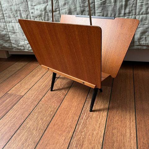 Teak magasinholder fra 50-tallet