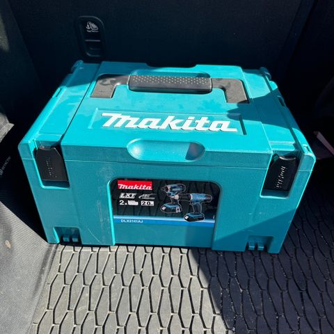 Makita DLX2141AJ