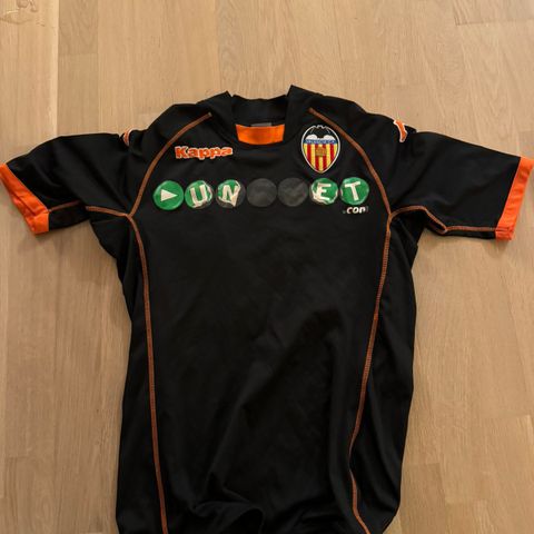 Valencia fotballtrøye, Ever Banega