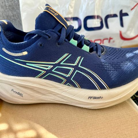 Asics Gel-Nimbus 26,  str 38