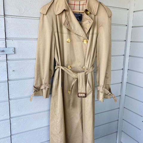 Vintage Burberry trenchcoat