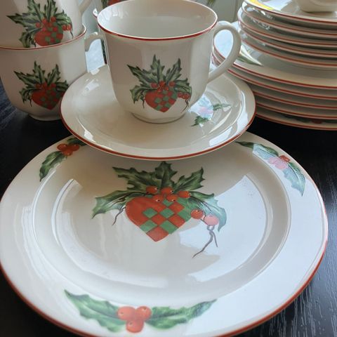 VINTAGE JULESERVISE VIBEKE DESIGN NORWAY.   SOMMERPRIS !!