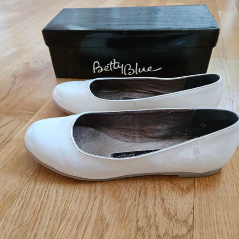 Betty Blue ballerina lakk sko