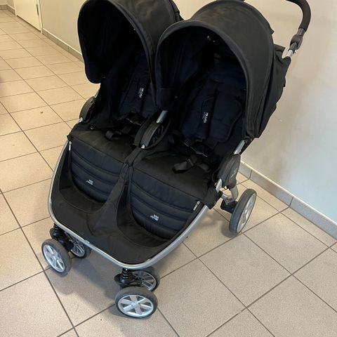 Nesten ubrukt Britax B-Agile Double søskenvogn