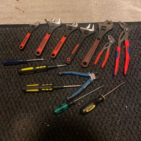 Selger diverse verktøy. Teng Tools, Knipex, wera, osv.