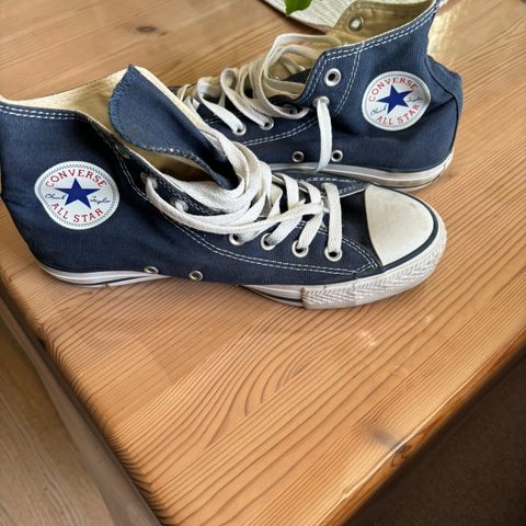 Converse strl 40 - nesten ubrukt