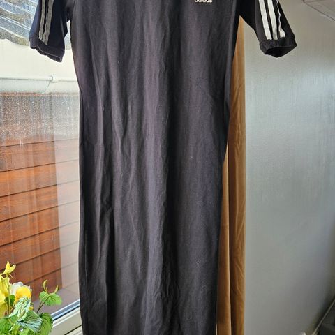 Adidas stretch sommerkjole