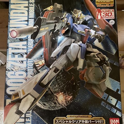 30th anniversary MG 1/100- Gundam Zeta ver 2.0 (Special Clear Armor Parts)