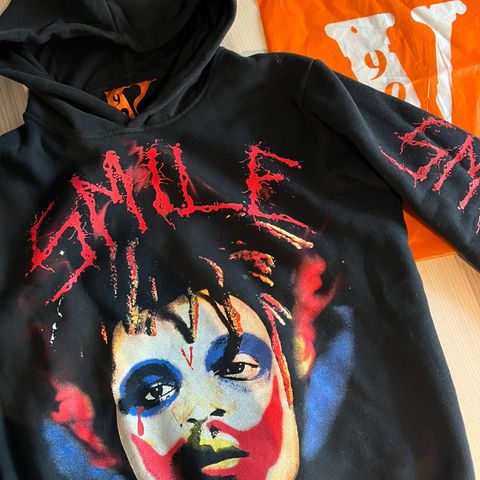 Juice WRLD x Vlone smile hoodie