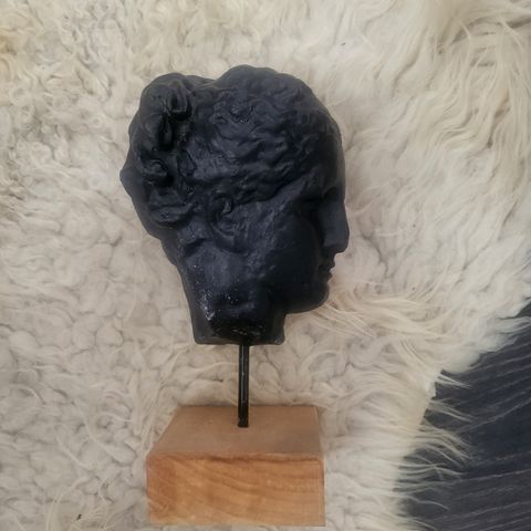 Høy 25cm hode skulptur