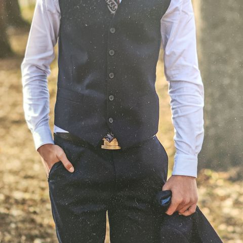 Marineblå slimfit-dress med vest og 2 skjorter