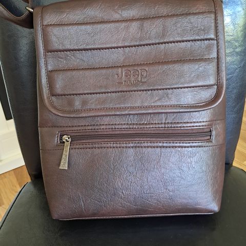 Nesten ny veske/sling bag