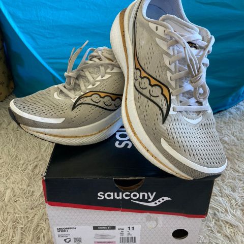 Saucony Endorphin Speed 3 i størrelse 43 selges!