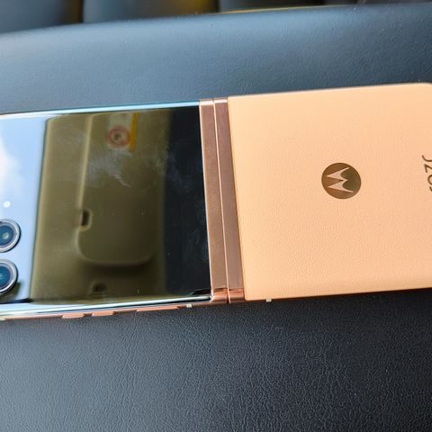 Motorola Razr 40 Ultra Peach Fuzz