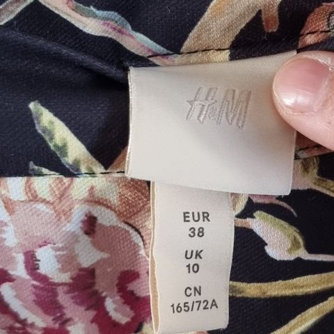 Nydelig blomstrete skjørt fra H&M!