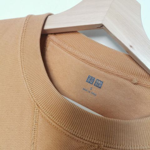 Uniqlo crewneck