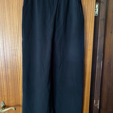 Fine bukse fra KappAhl med sideglidelås