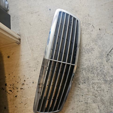 Avantgarde grill fra en 04 e55 amg w211-s211(preface) selges