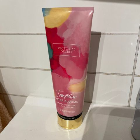 Victoria Secret body lotion (Temptation Water Blooms)