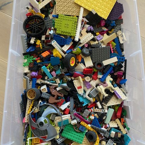 En kasse med Lego