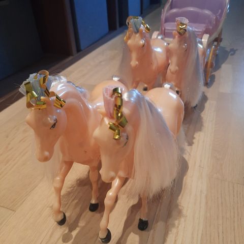 Barbie Royal Kingdom Carriage 2004