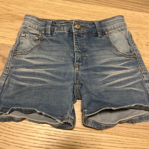 Shorts (152)