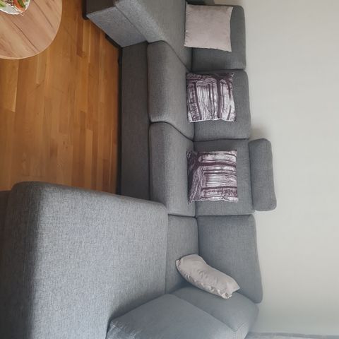 jeg selger min sofa helt ny skal flytter derfor må selger skjøpt i 2023
