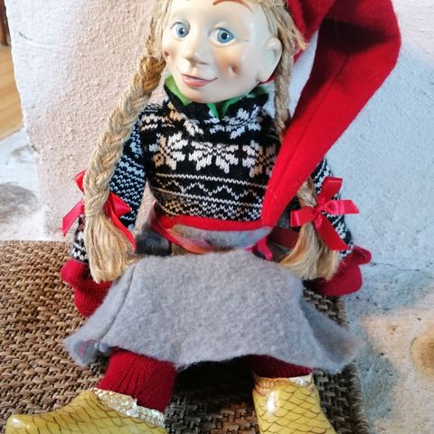 Julepynt, Nisse jente, flott strikket genser 70 talls