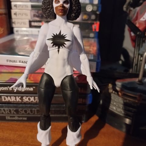 Hasbro/Marvel Legends Captain Marvel (Monica Rambeau)