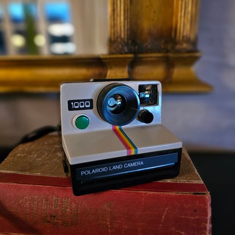 Vintage Polaroid land camera 1000