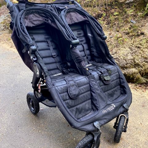 NY PRIS!!! Tvillingvogn/søskenvogn (Baby Jogger)