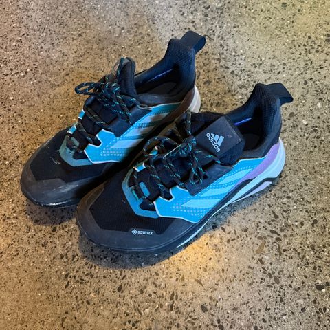 Adidas terrengjoggesko str 38 Gore Tex