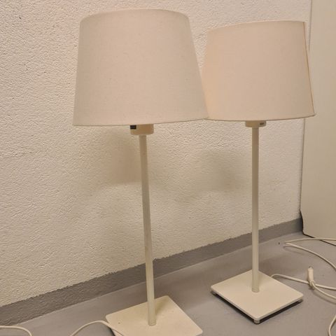 To lamper selges samlet