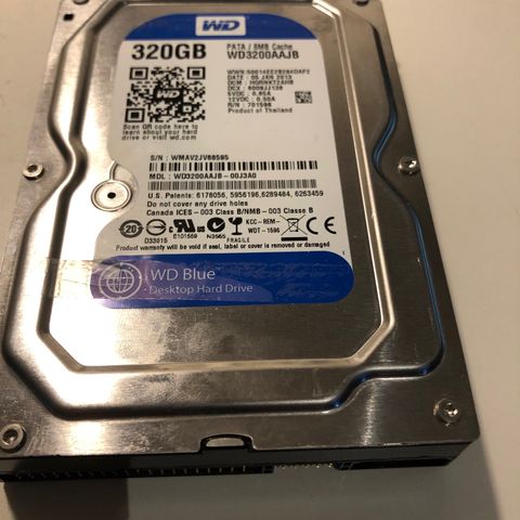 PATA IDE Western Digital 320 GB harddisk. Ikke lett å få tak i nå lenger.