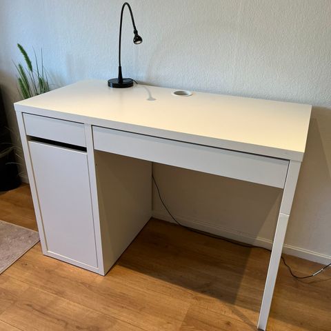 White desk IKEA