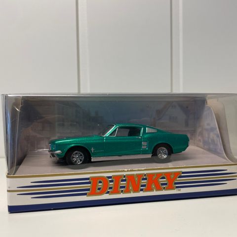 Dinky Toys Mustang og Thunderbird