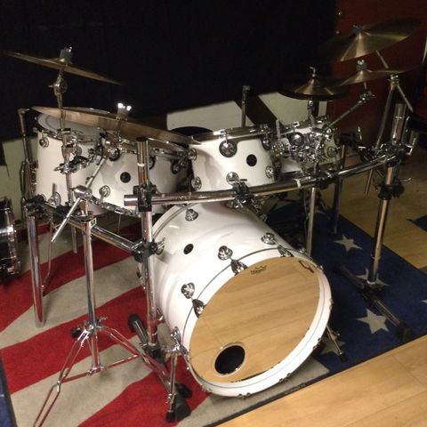DW Collector Maple  trommer med masse utstyr selges.