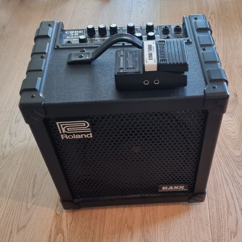 Cube 30 Bass + Stage Tuner HU8500 selges sammen