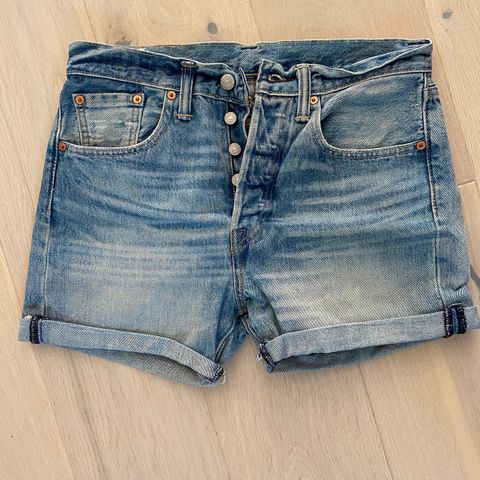 Levi’s shorts small