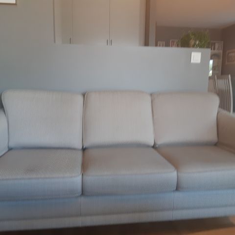 3 og 2 seter sofa til salgs